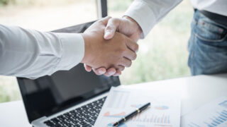 Fim da escala 6x1, trabalho remoto e monitoramento digital: o que as empresas precisam saber